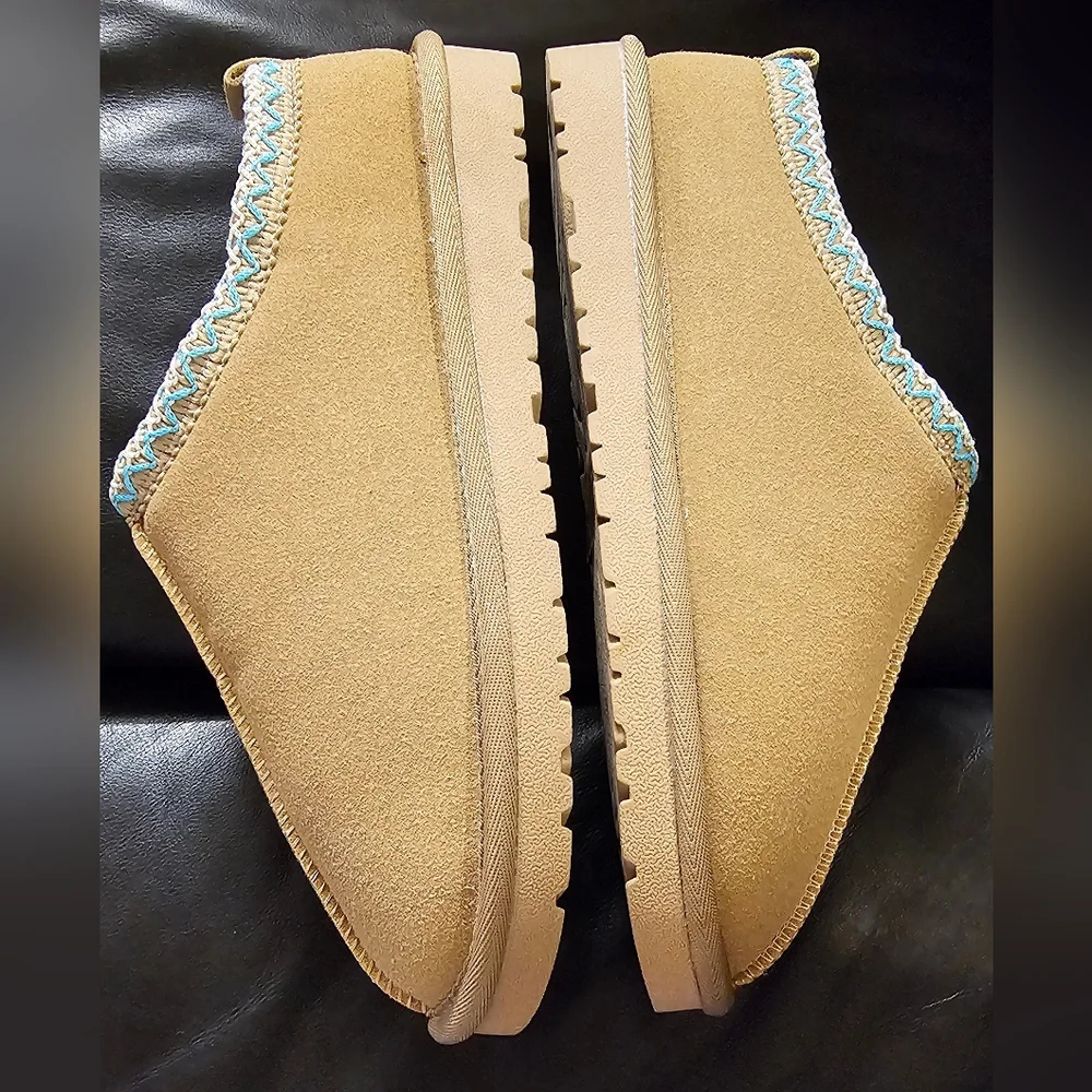 Tan Slip-On Sherpa Lined Slides with Teal Cross Stitch Trim Womens Size 8 NWOT - Picture 11 of 12